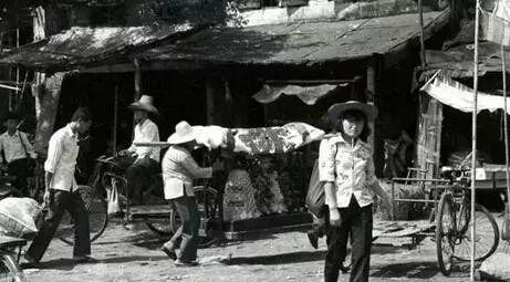 �z��1988��12�²���(��i)��··��ͨ������·�����Ľ־�