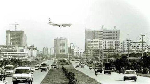 �z��1999��3�º������m�C(j��)��(ch��ng)����֮ǰ�����ڙC(j��)��(ch��ng)߀���Ѕ^(q��)��(n��i)��λ�ڬF(xi��n)�ڵć�(gu��)�d���