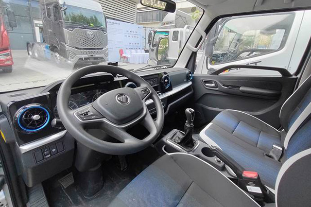 ��(n��i)����A�и���(qi��ng) ���Ի����ø��ӳ�ɫ ��(sh��)���Ը���(qi��ng)